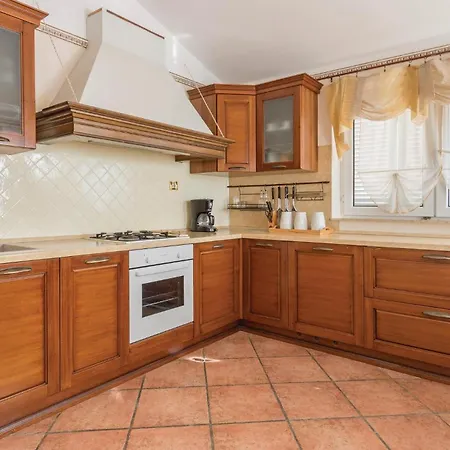 2 Bedroom Nice Apartment In Pula * Pula