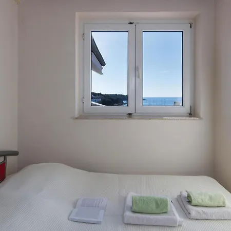 2 Bedroom Nice Apartment In Pula * Pula
