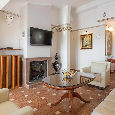 2 Bedroom Nice Apartment In Pula شقة *