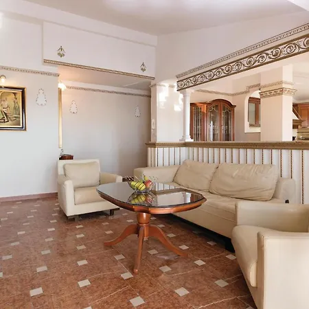 2 Bedroom Amazing In Apartment Pula