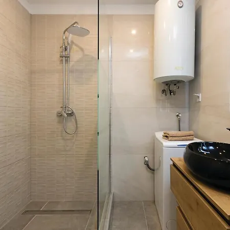 Apartman 2 Bedroom Nice Apartment In Pula *