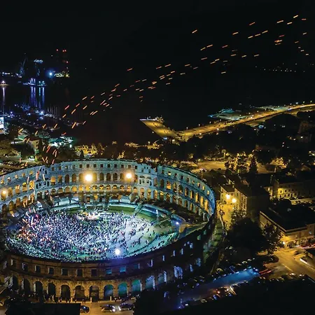 Apartment 2 Bedroom Amazing In *